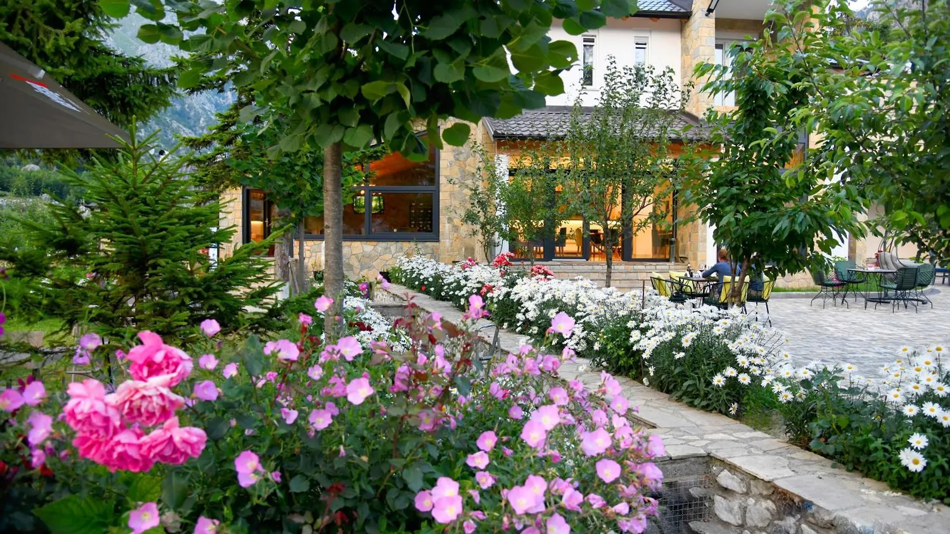 Breezy Hotel Valbone