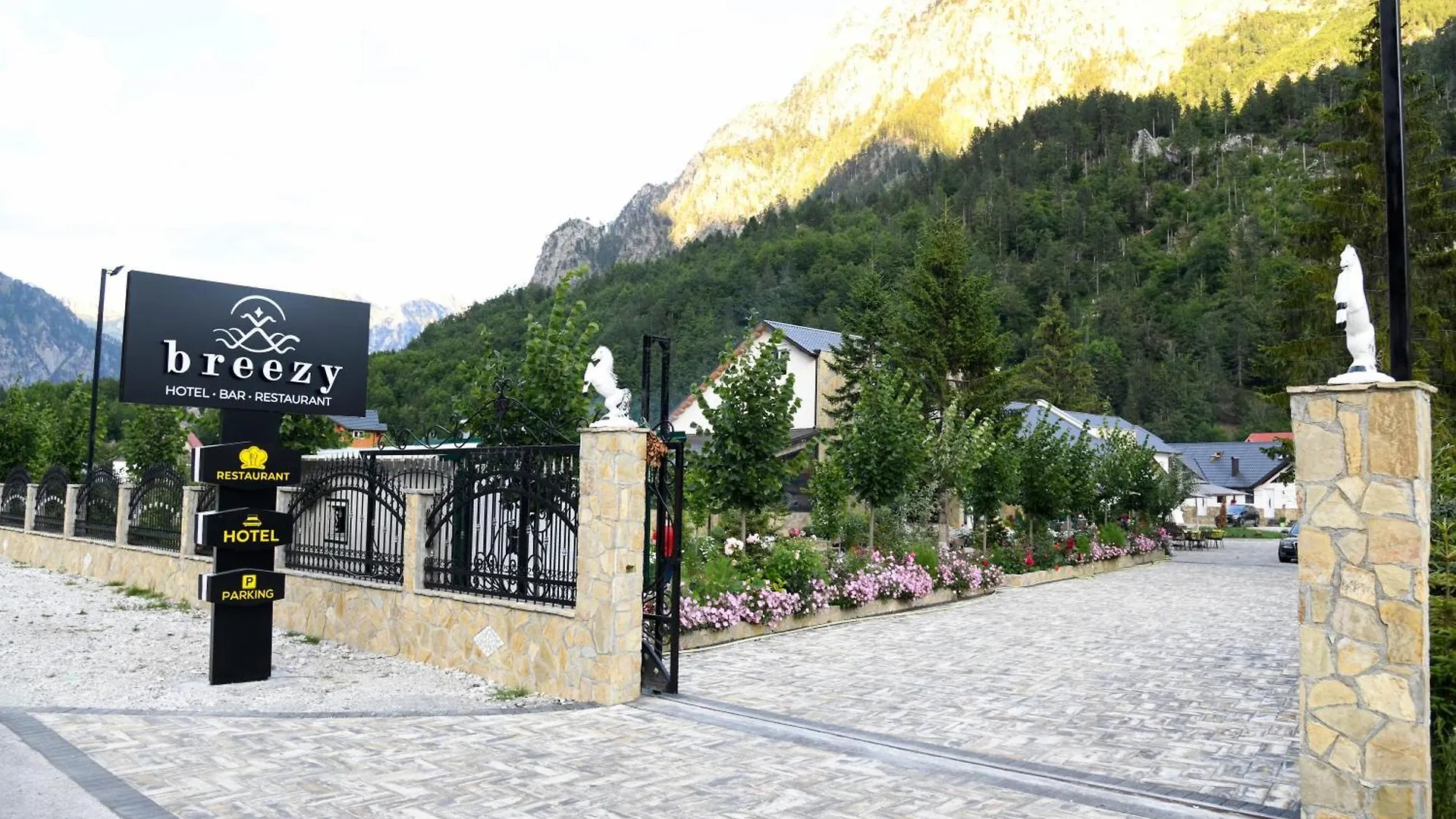 Breezy Hotel Valbone Albanien